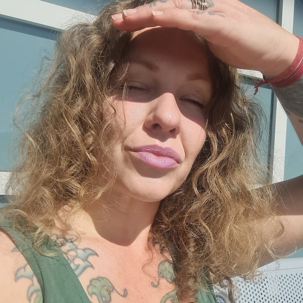 Meet your Posher, Crystal